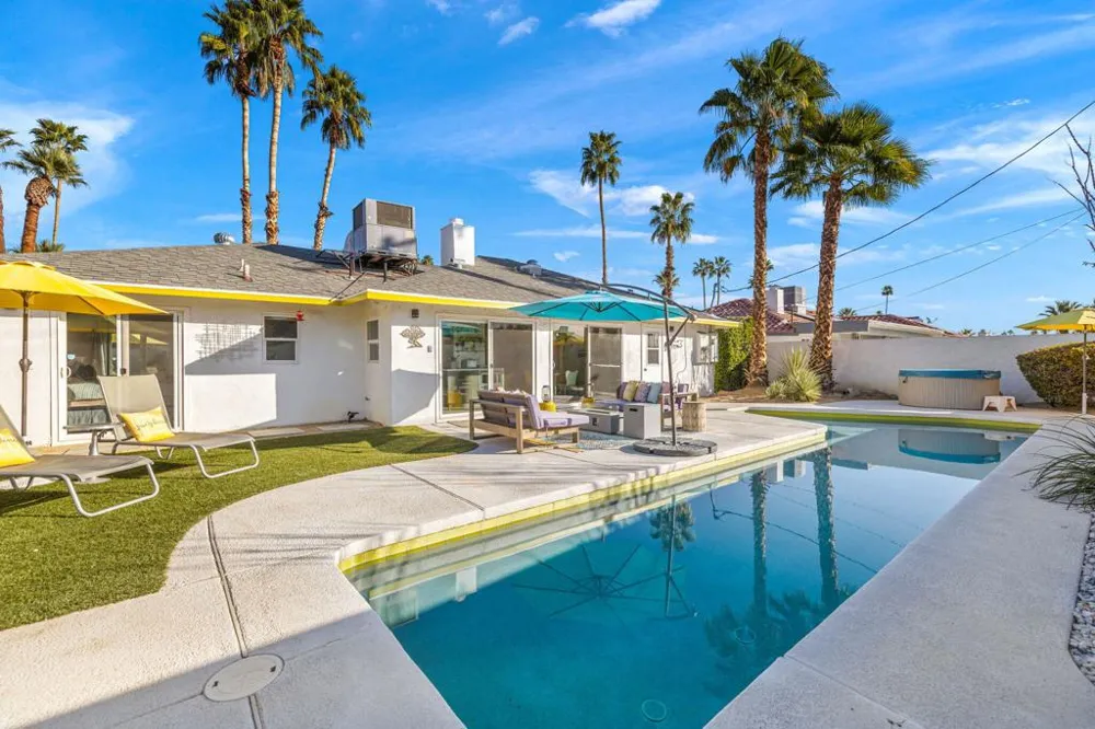 3963 E Calle San Antonio Palm Springs, CA 92264