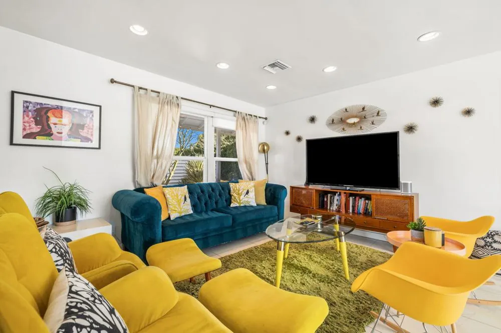 3963 E Calle San Antonio Palm Springs, CA 92264