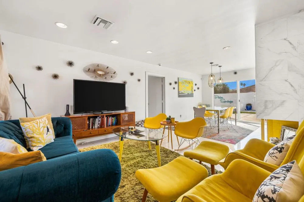 3963 E Calle San Antonio Palm Springs, CA 92264