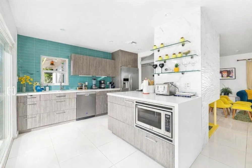 3963 E Calle San Antonio Palm Springs, CA 92264