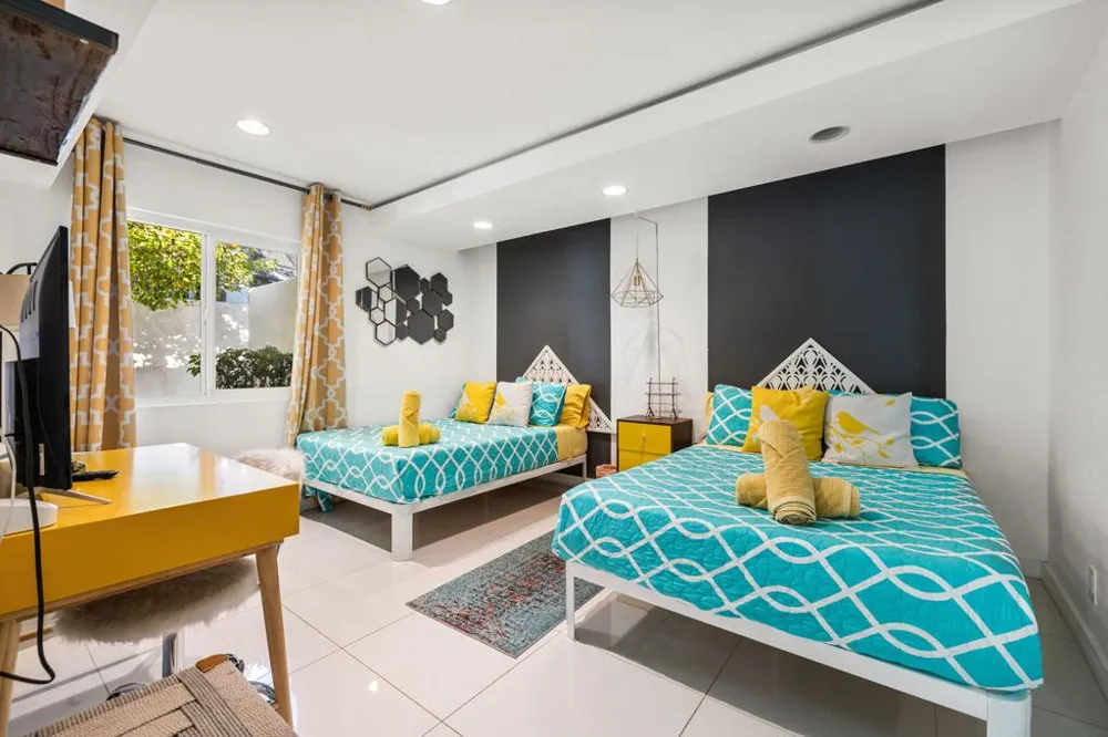 3963 E Calle San Antonio Palm Springs, CA 92264