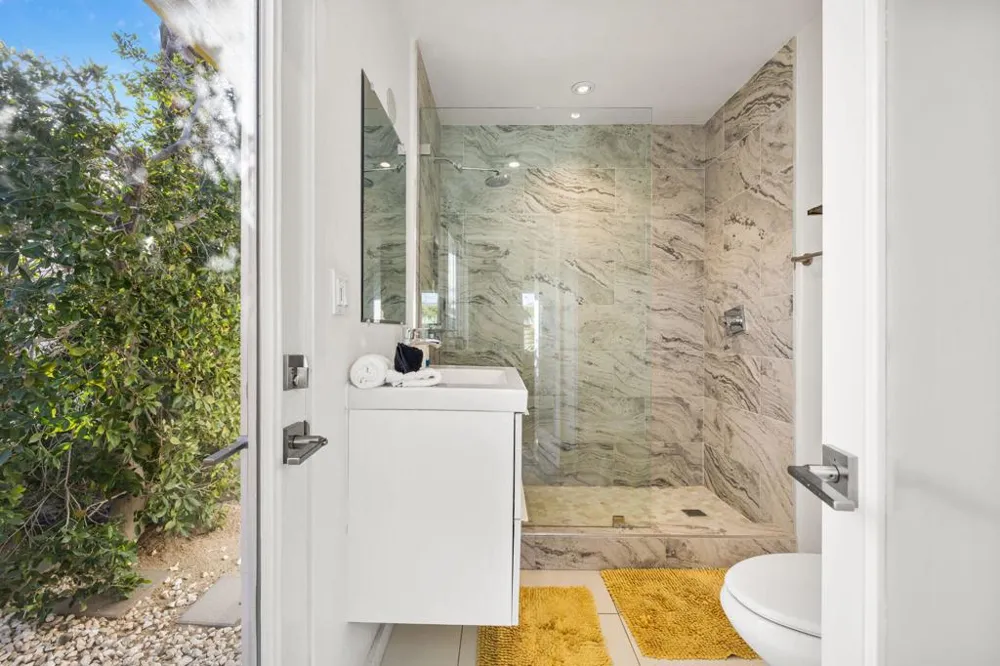 3963 E Calle San Antonio Palm Springs, CA 92264