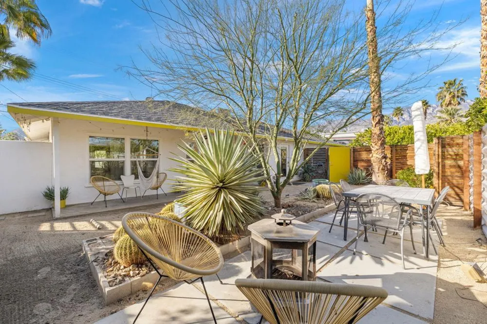 3963 E Calle San Antonio Palm Springs, CA 92264