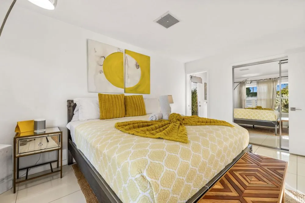 3963 E Calle San Antonio Palm Springs, CA 92264
