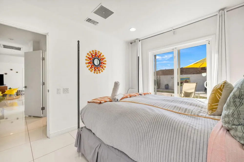 3963 E Calle San Antonio Palm Springs, CA 92264