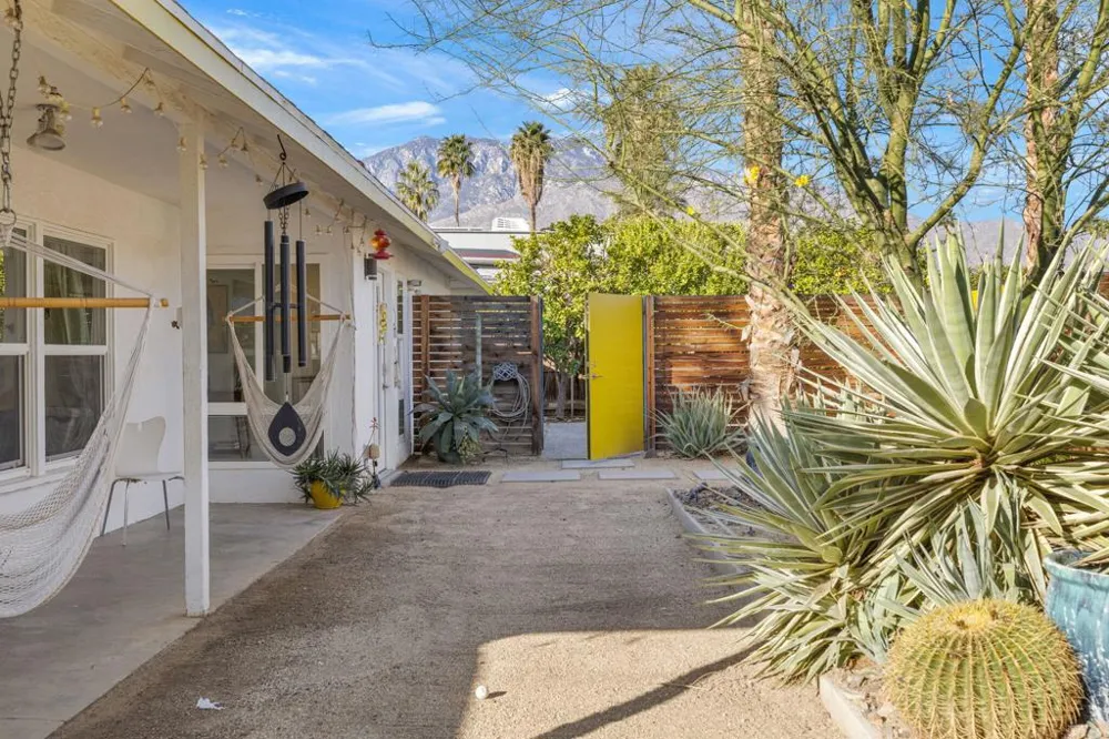 3963 E Calle San Antonio Palm Springs, CA 92264