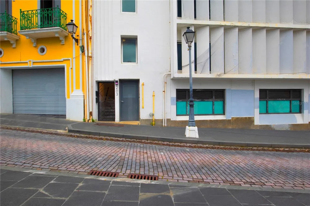 203 RECINTO SUR STREET #2 Old San Juan, PR 00901