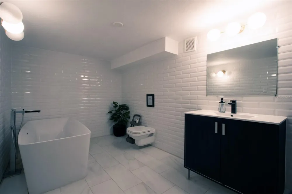 203 RECINTO SUR STREET #2 Old San Juan, PR 00901