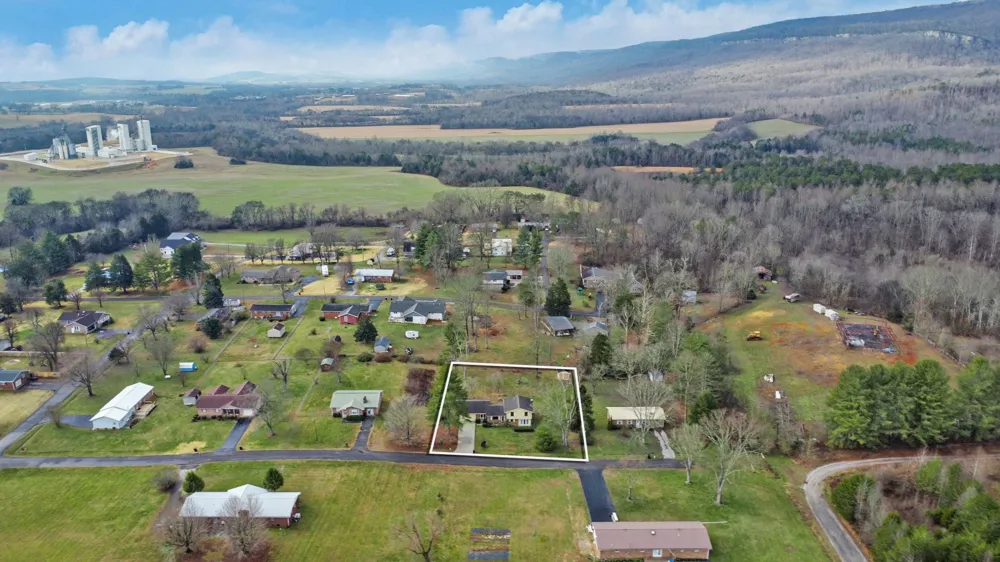 1209 Sequatchie Rd Pikeville, TN 37367