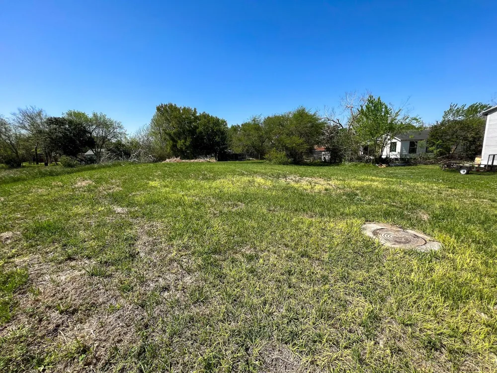 W Jackson El Campo, TX 77437