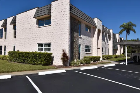 121 FERNWOOD CIRCLE #121