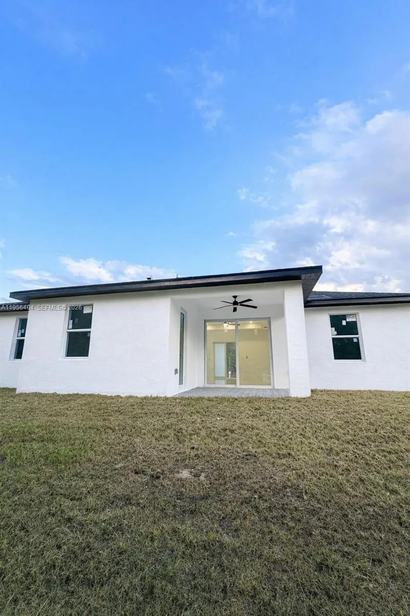 3901 E 19th St Lehigh Acres, FL 33972
