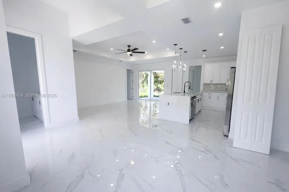 3901 E 19th St Lehigh Acres, FL 33972