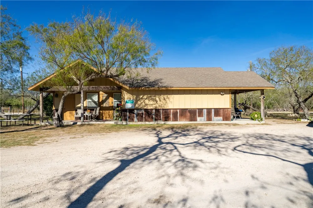 990 E FM 628 Riviera, TX 78379