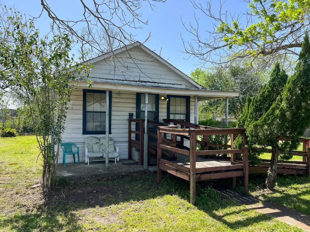 103 Avenue I El Campo, TX 77437