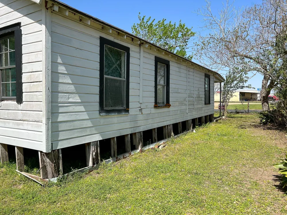 103 Avenue I El Campo, TX 77437
