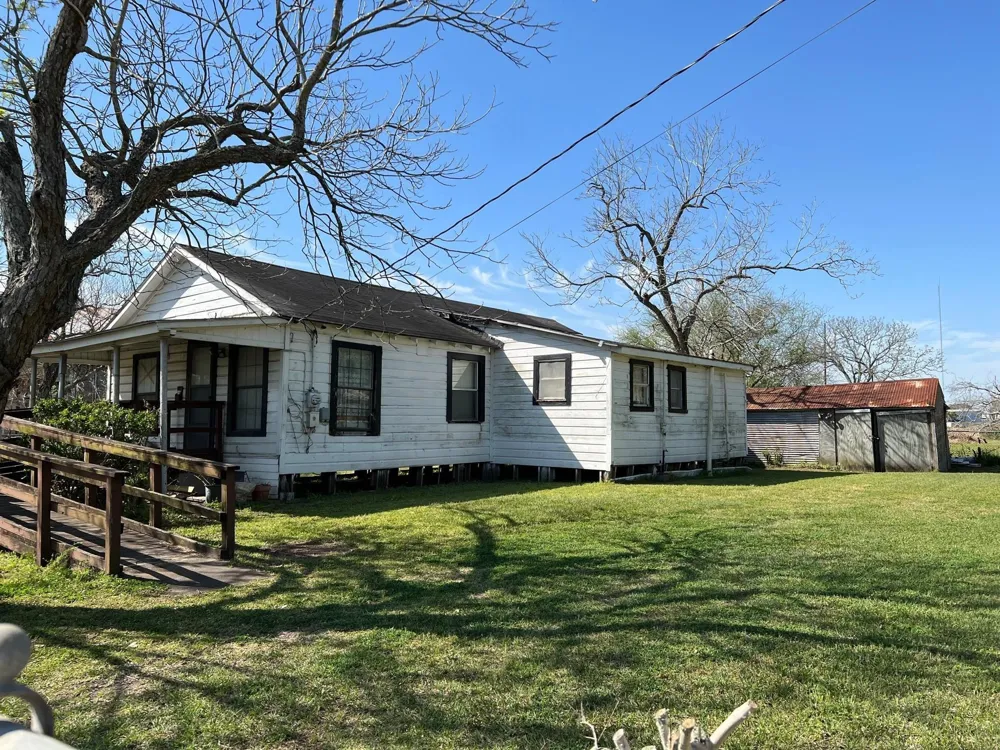 103 Avenue I El Campo, TX 77437