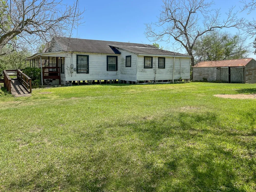 103 Avenue I El Campo, TX 77437