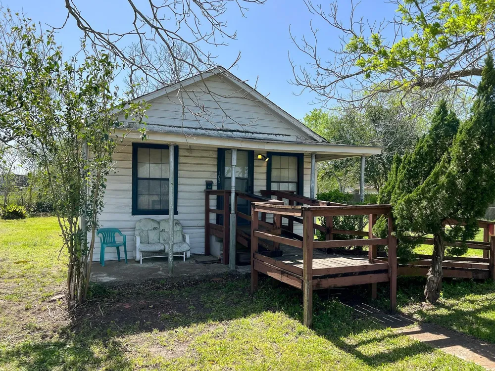 103 Avenue I El Campo, TX 77437