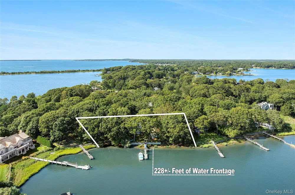 210 Redwood Road Sag Harbor, NY 11963