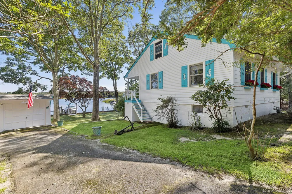 210 Redwood Road Sag Harbor, NY 11963