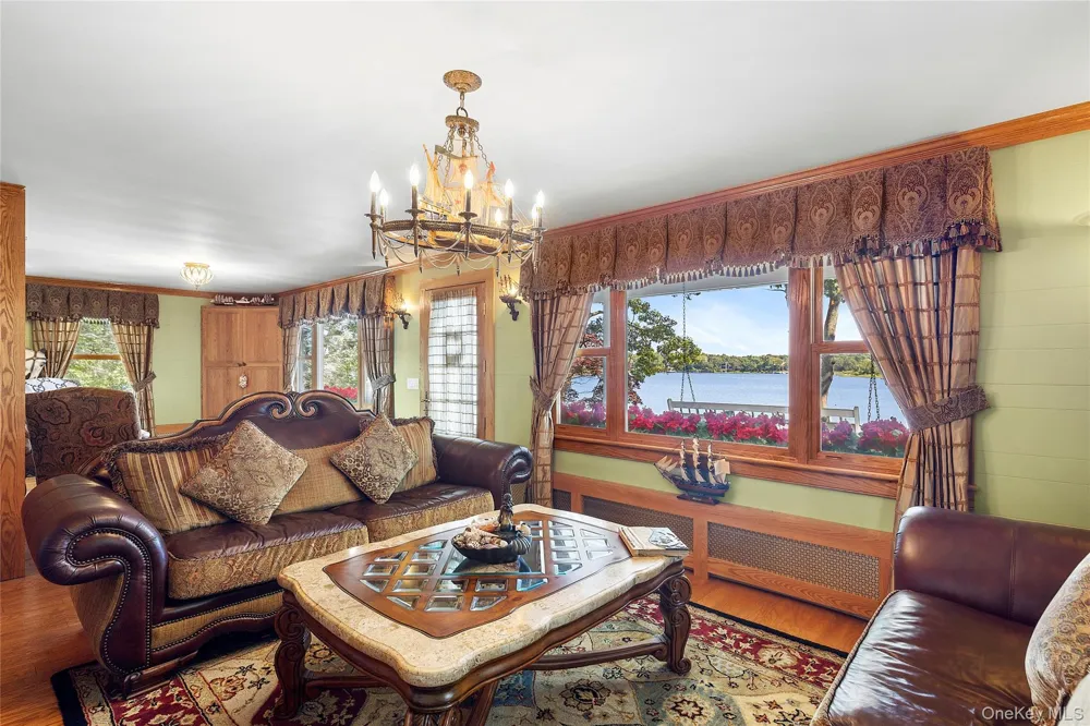 210 Redwood Road Sag Harbor, NY 11963