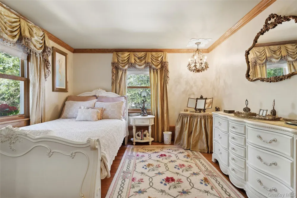 210 Redwood Road Sag Harbor, NY 11963
