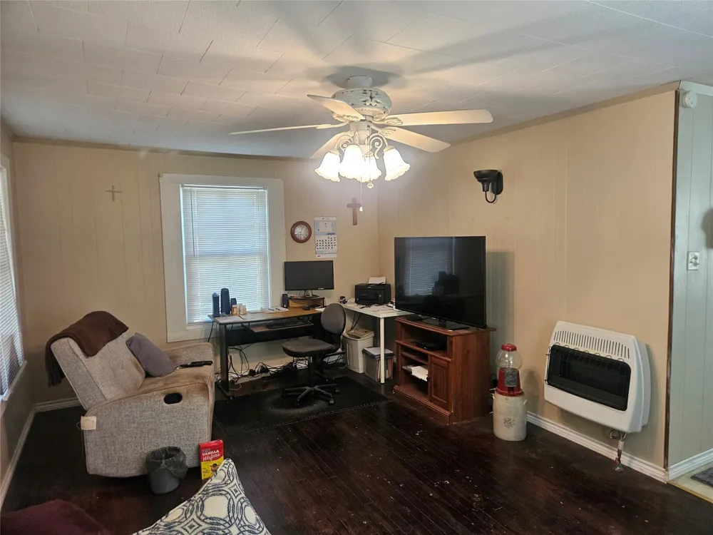 710 Milam Avenue Eagle Lake, TX 77434