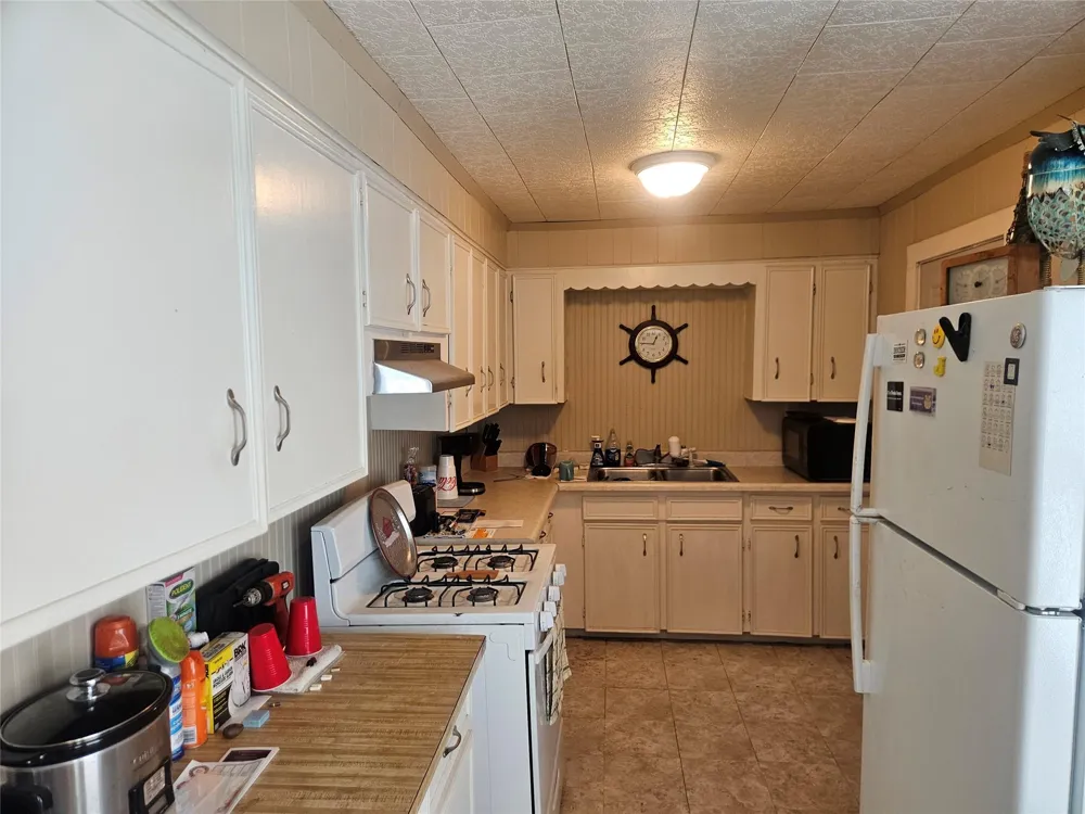 710 Milam Avenue Eagle Lake, TX 77434