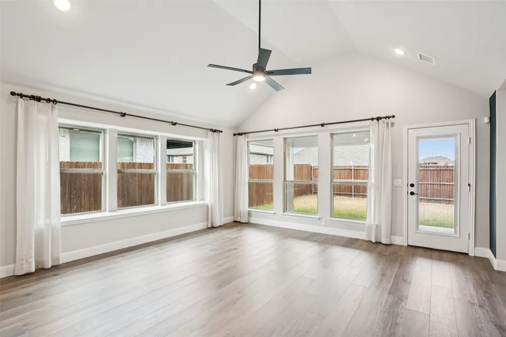 121 Emperor Oak Court Balch Springs, TX 75181