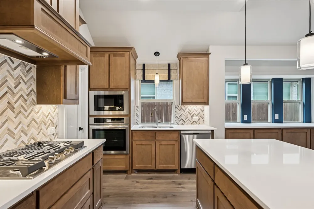 121 Emperor Oak Court Balch Springs, TX 75181