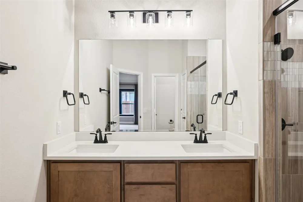 121 Emperor Oak Court Balch Springs, TX 75181