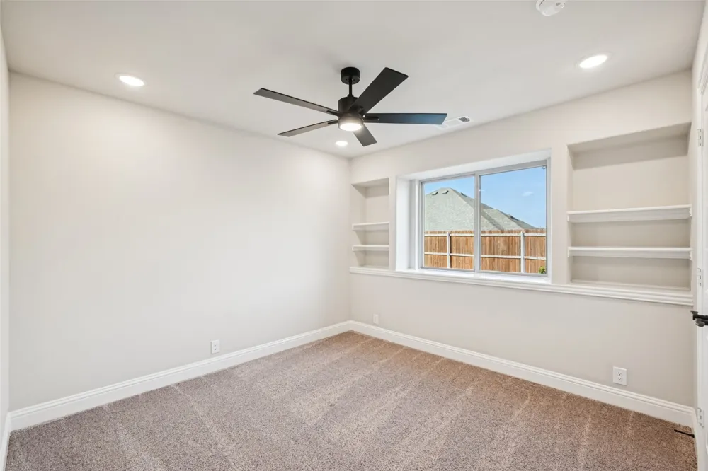 121 Emperor Oak Court Balch Springs, TX 75181