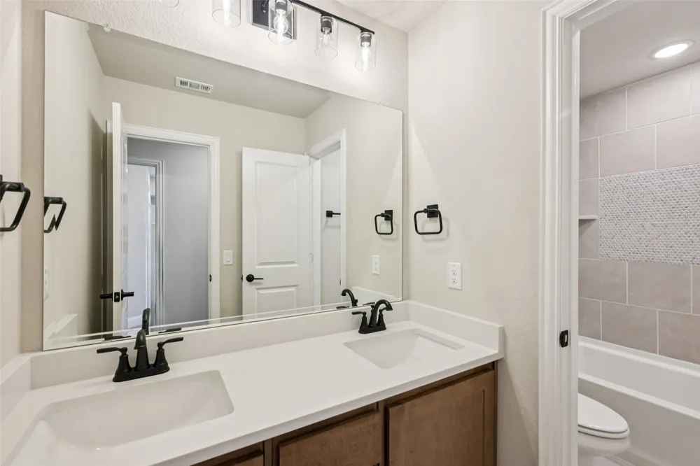 121 Emperor Oak Court Balch Springs, TX 75181