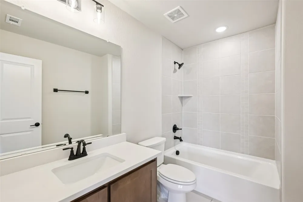 121 Emperor Oak Court Balch Springs, TX 75181