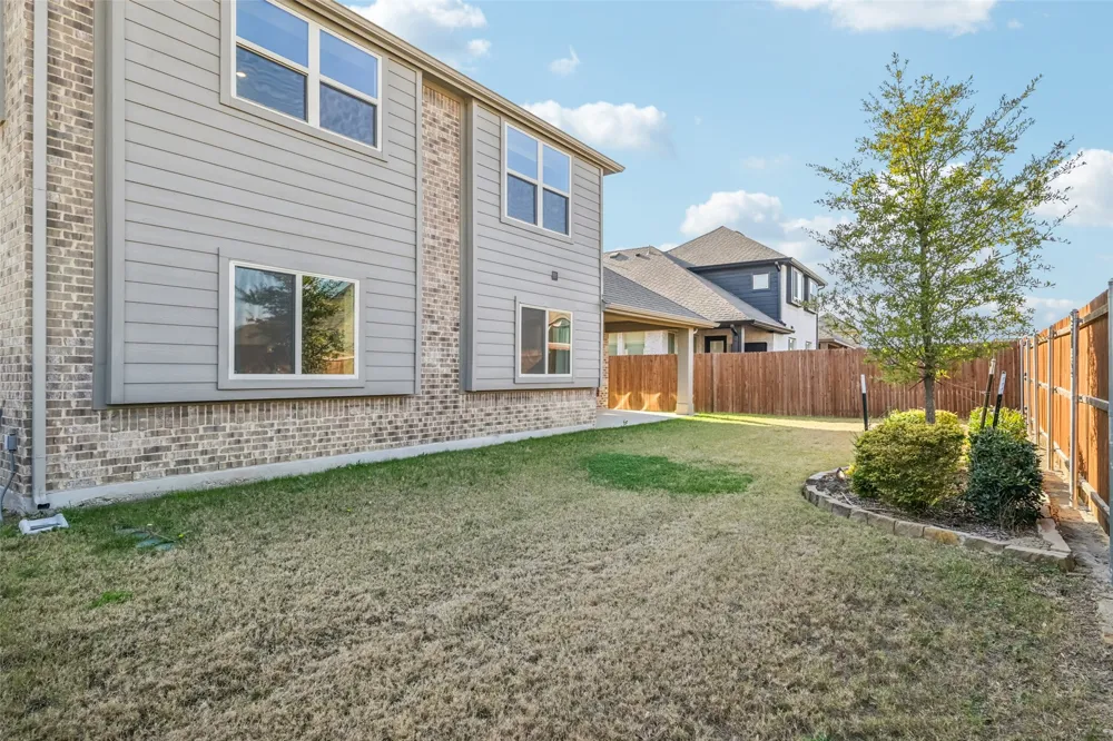 121 Emperor Oak Court Balch Springs, TX 75181
