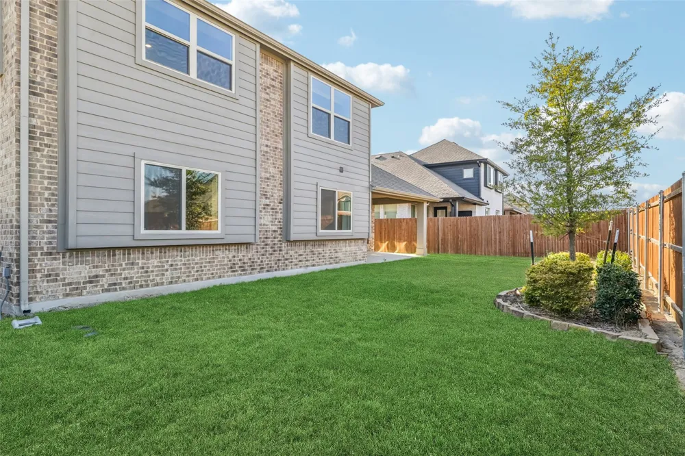 121 Emperor Oak Court Balch Springs, TX 75181