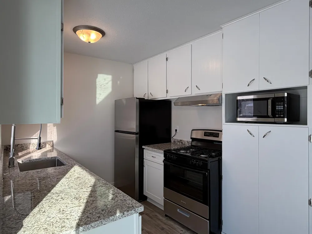 16563 Fishing Avenue W