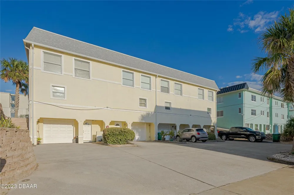 3733 CARDINAL BOULEVARD #2 Daytona Beach, FL 32118