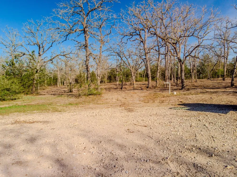 211 Forest Oak Drive Somerville, TX 77879