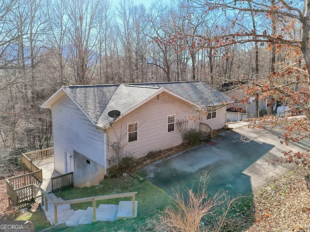 170 White ST Dillard, GA 30537