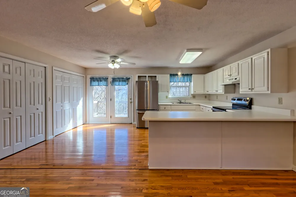 170 White ST Dillard, GA 30537
