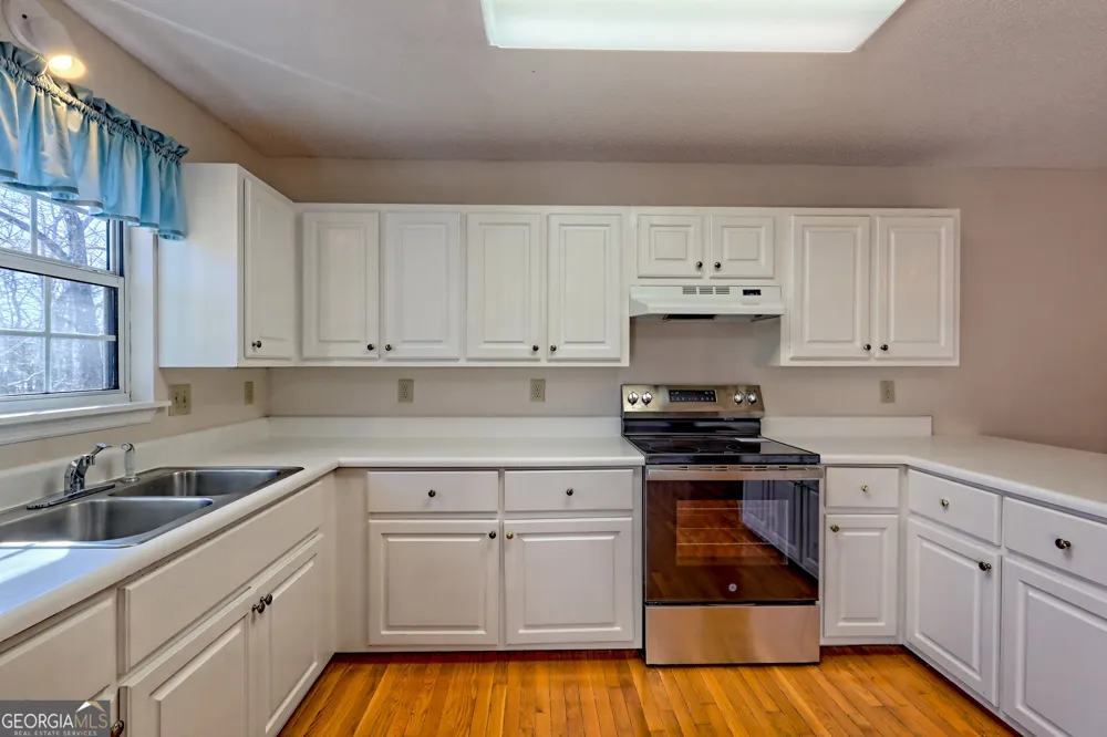 170 White ST Dillard, GA 30537