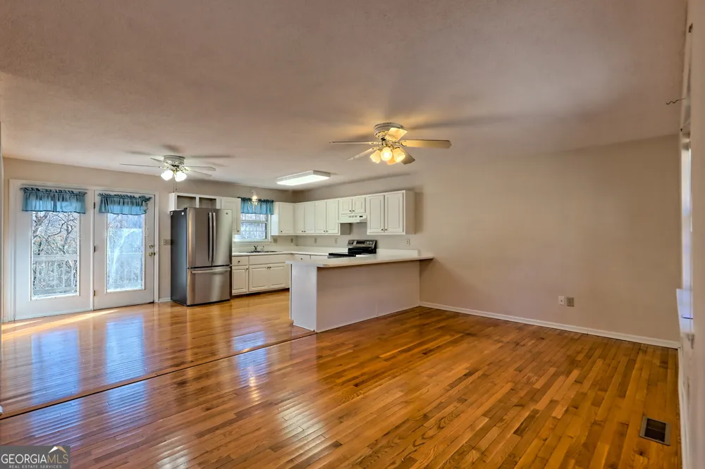 170 White ST Dillard, GA 30537