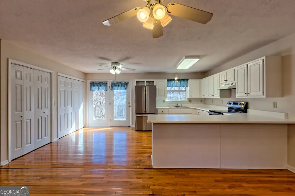 170 White ST Dillard, GA 30537