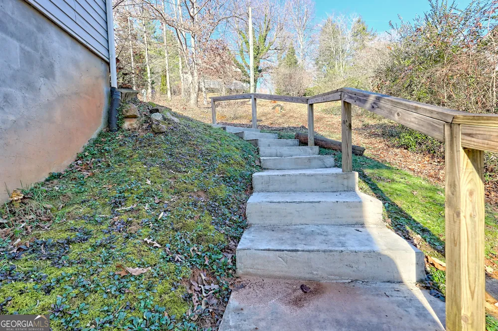 170 White ST Dillard, GA 30537