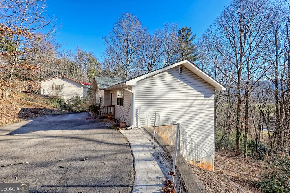 170 White ST Dillard, GA 30537