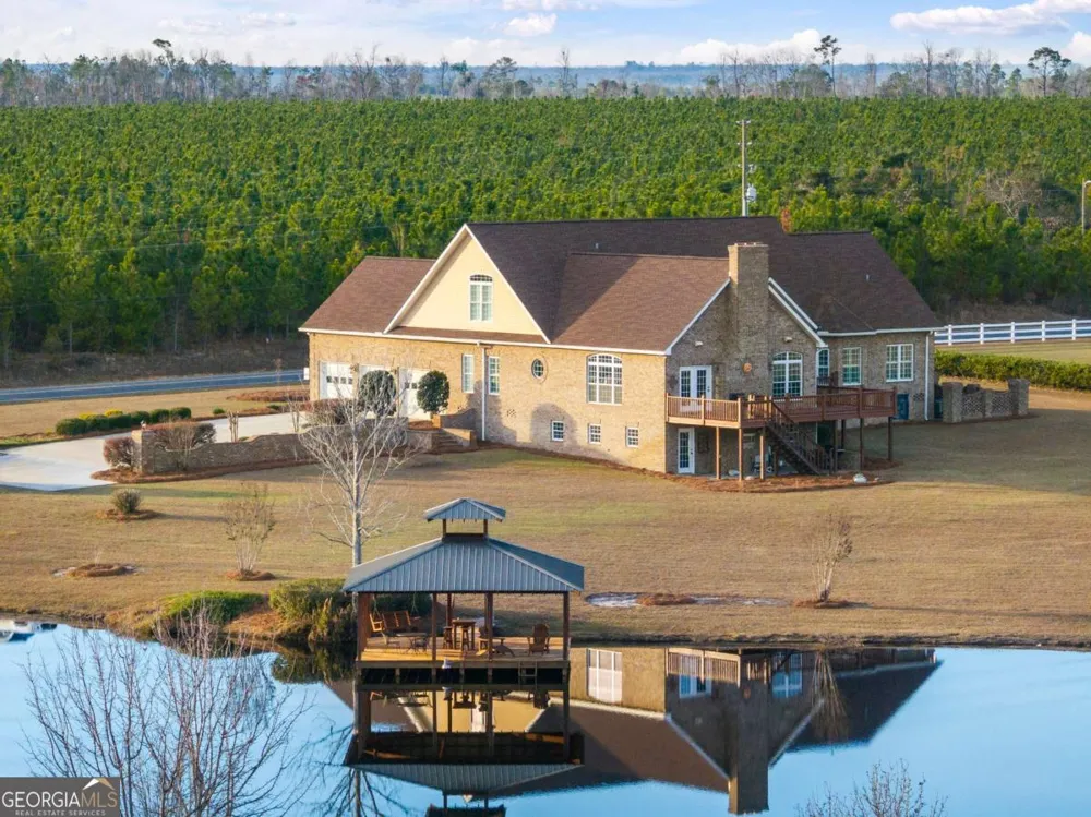 42 Claxton RD Hazlehurst, GA 31539