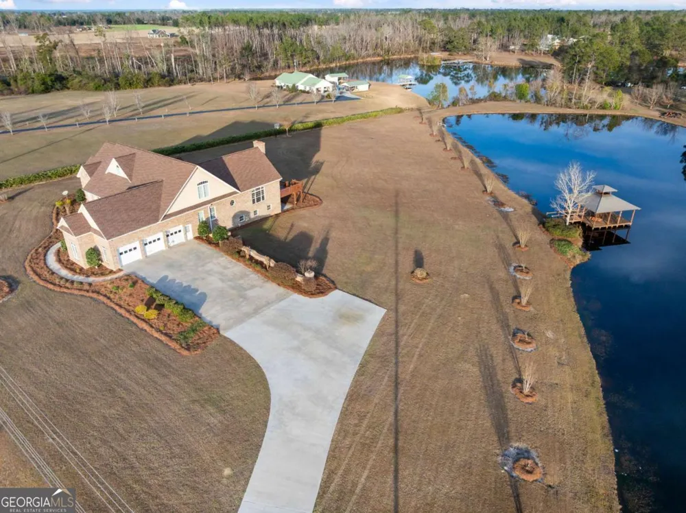 42 Claxton RD Hazlehurst, GA 31539