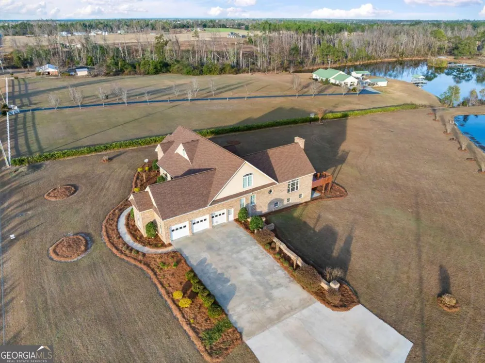 42 Claxton RD Hazlehurst, GA 31539